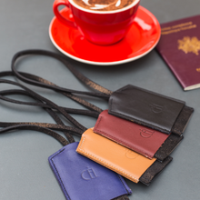 Load image into Gallery viewer, MALE Black Nigelle Luggage Tag